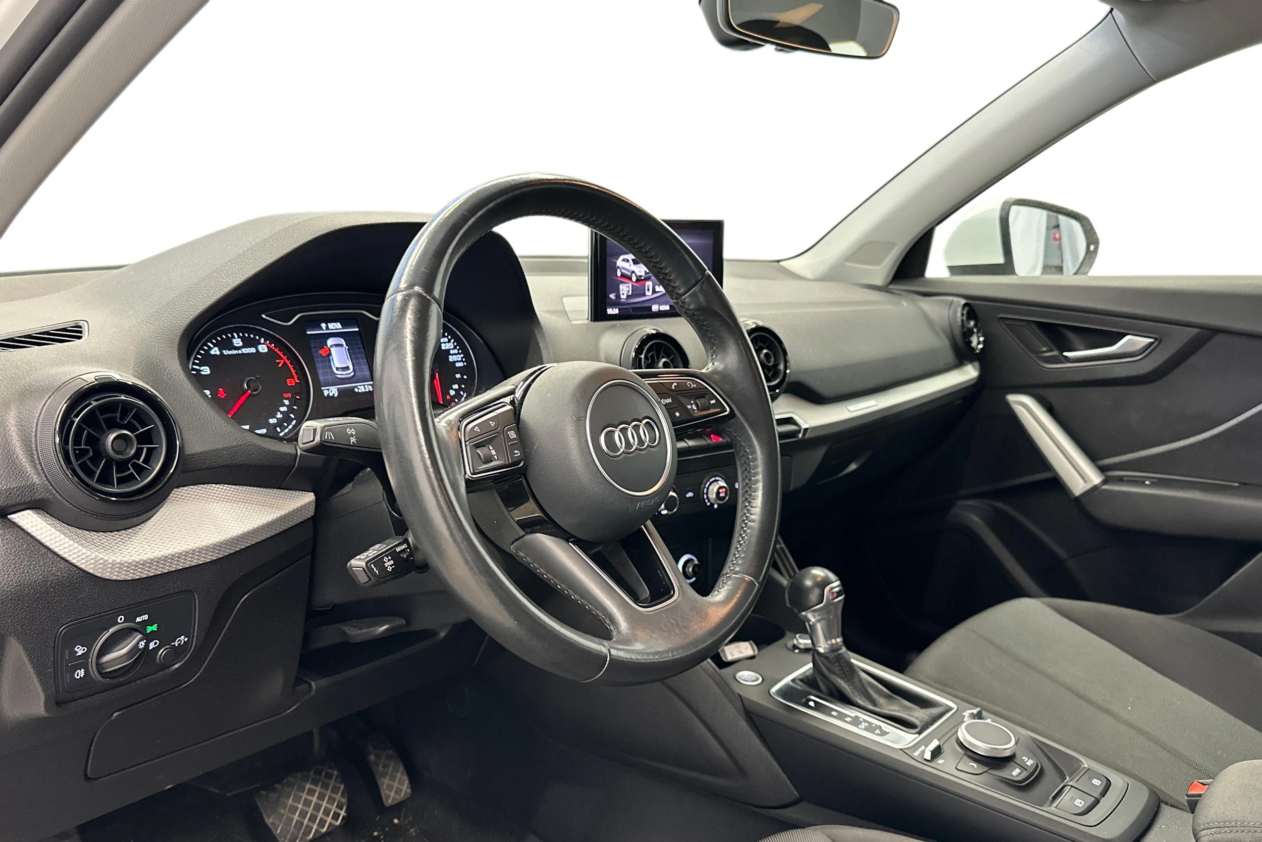 valkoinen Audi Q2 2016 kuva 3.