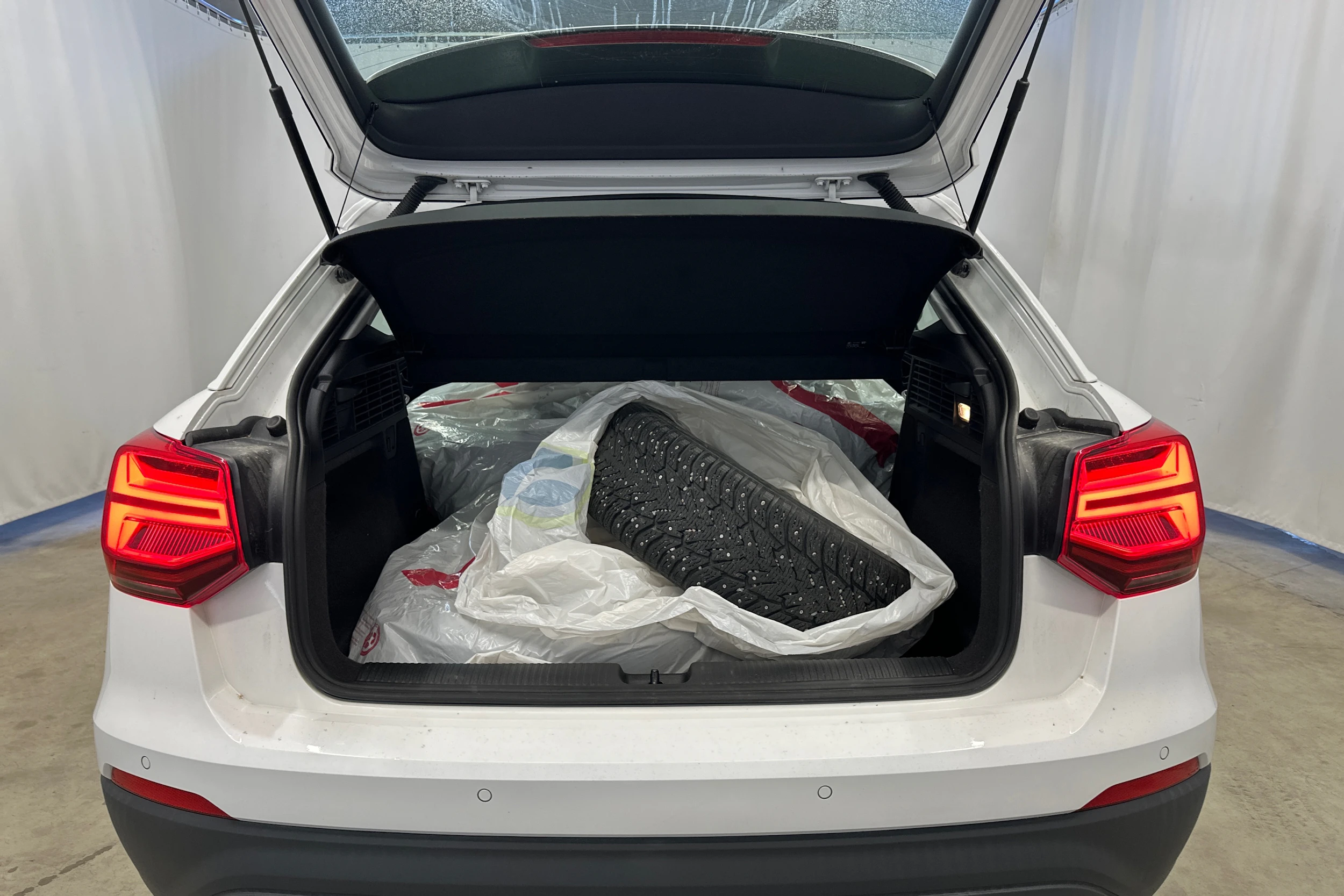 valkoinen Audi Q2 2016 kuva 4.