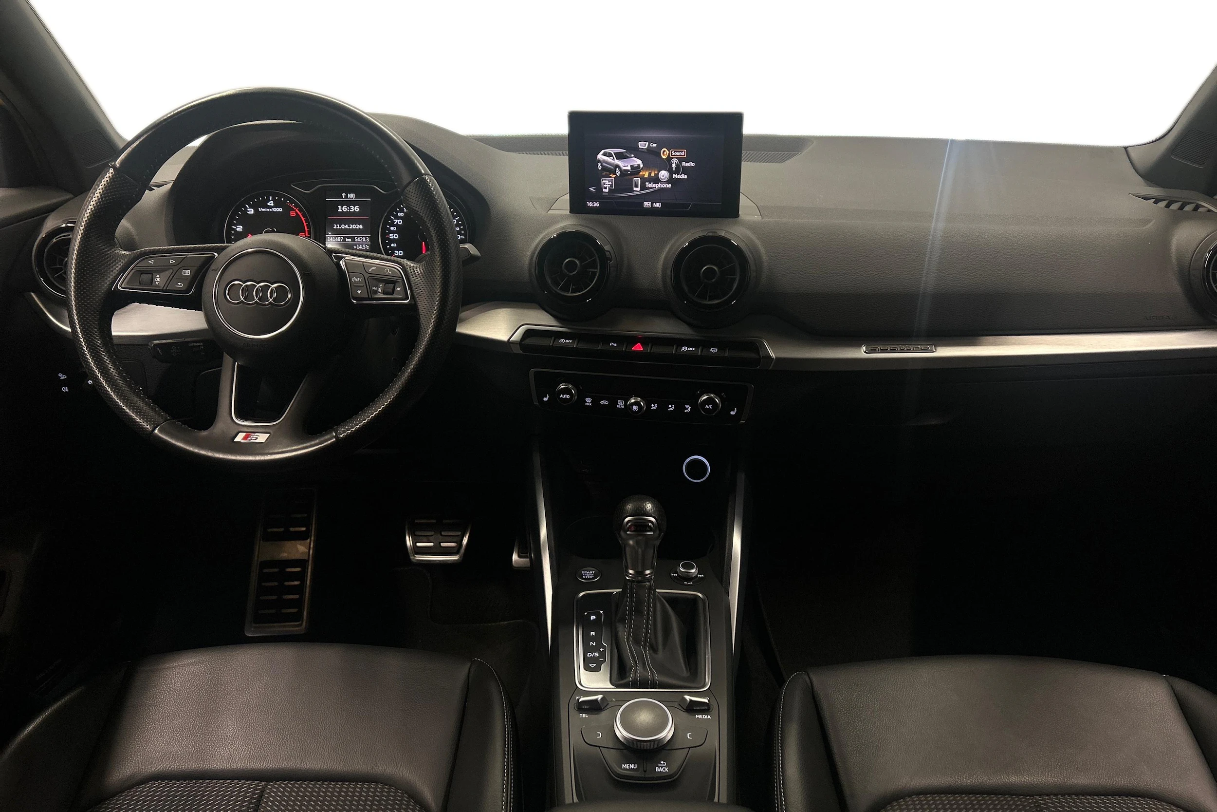 Keltainen Audi Q2 2017 kuva 9.