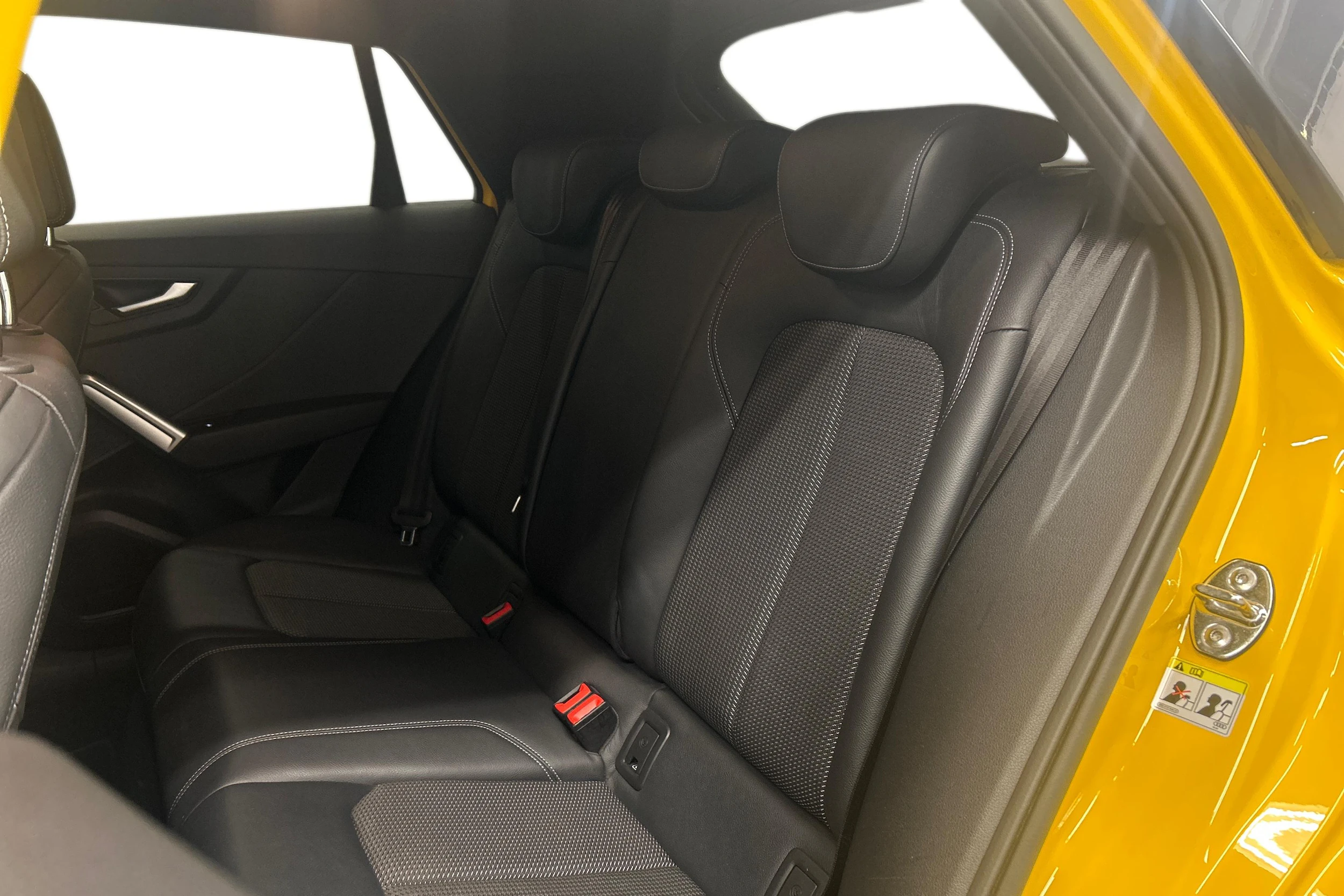 Keltainen Audi Q2 2017 kuva 11.