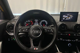 Keltainen Audi Q2 2017 kuva 15.