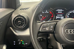 Keltainen Audi Q2 2017 kuva 16.