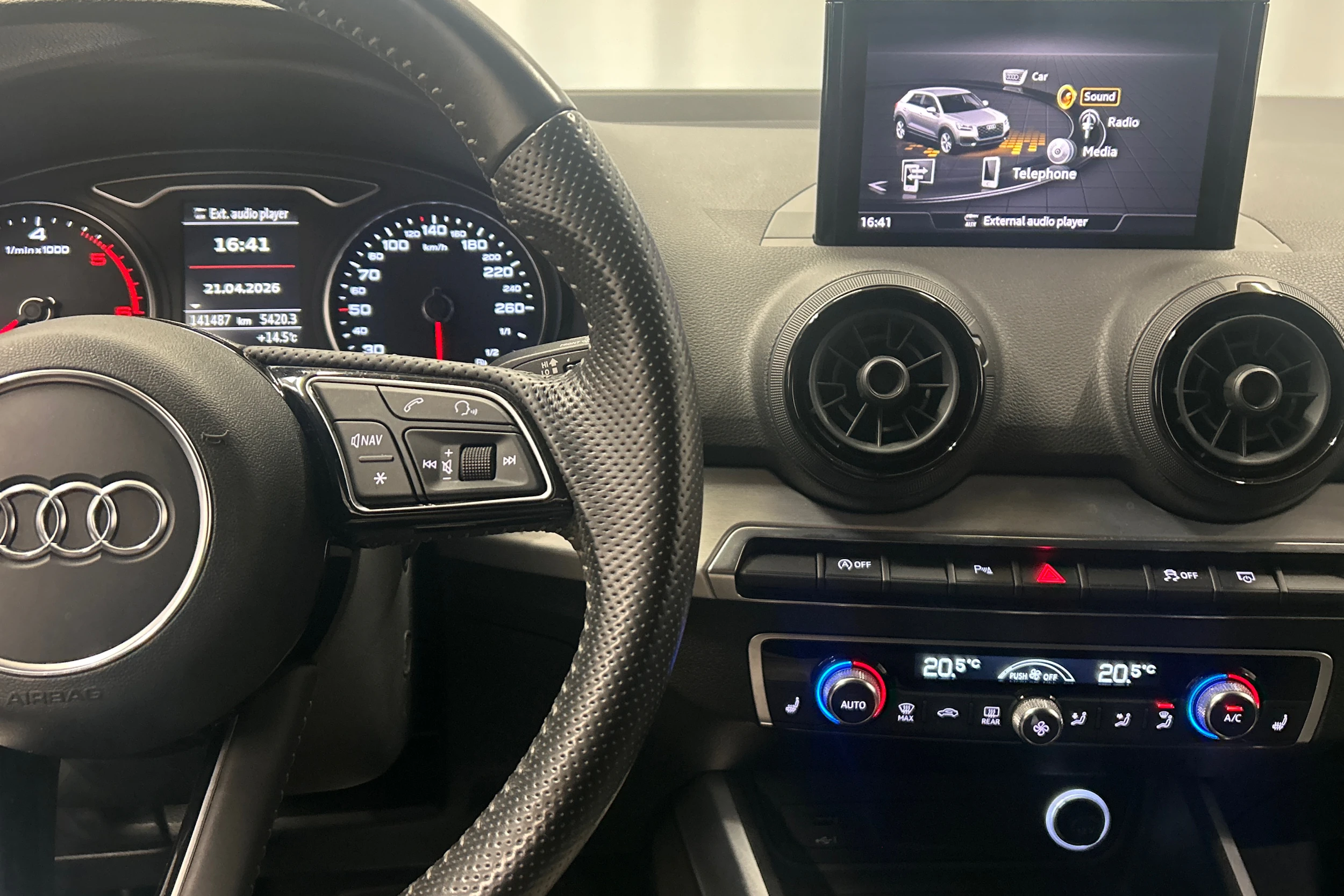 Keltainen Audi Q2 2017 kuva 17.