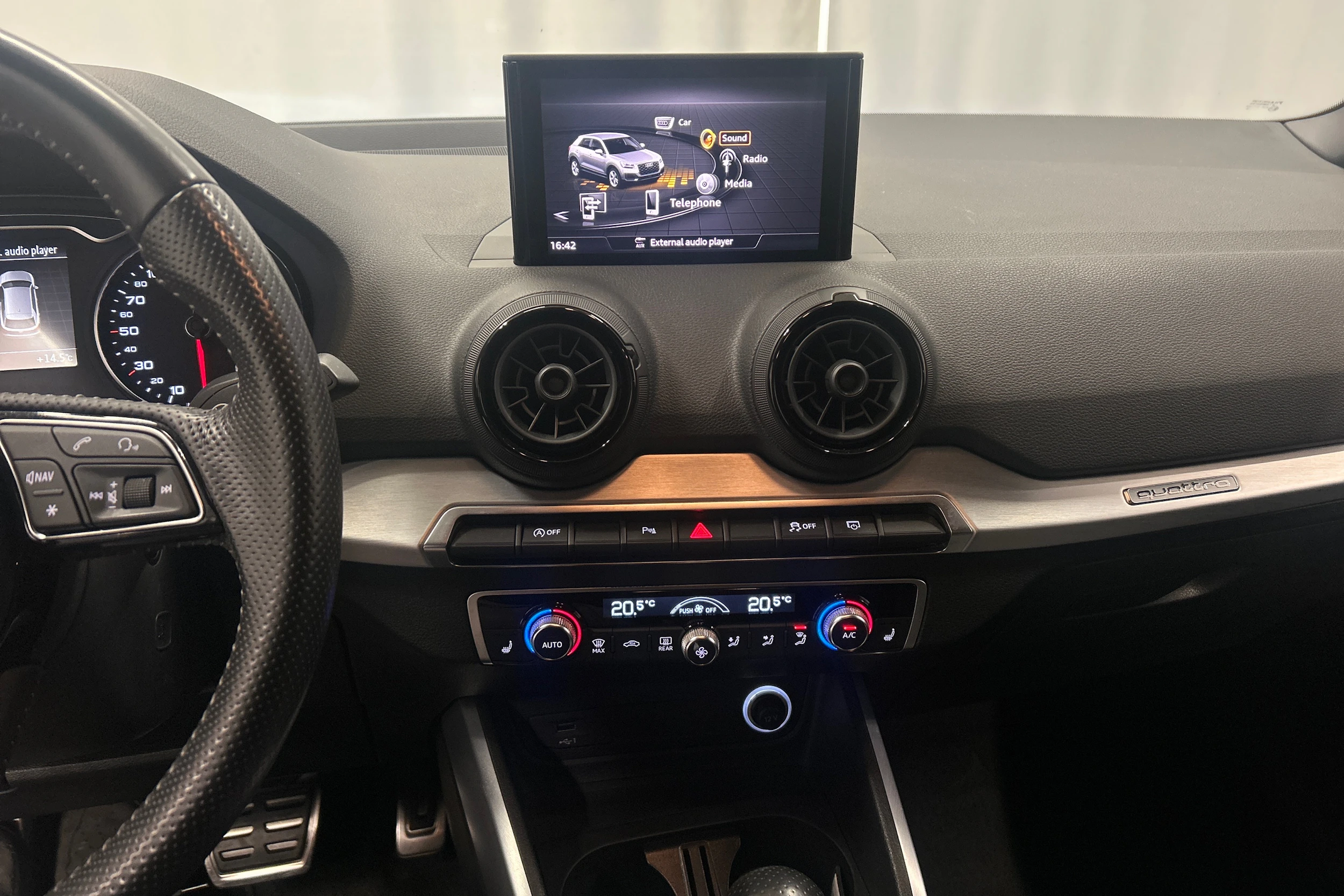Keltainen Audi Q2 2017 kuva 19.