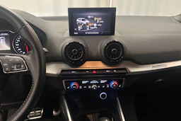 Keltainen Audi Q2 2017 kuva 19.
