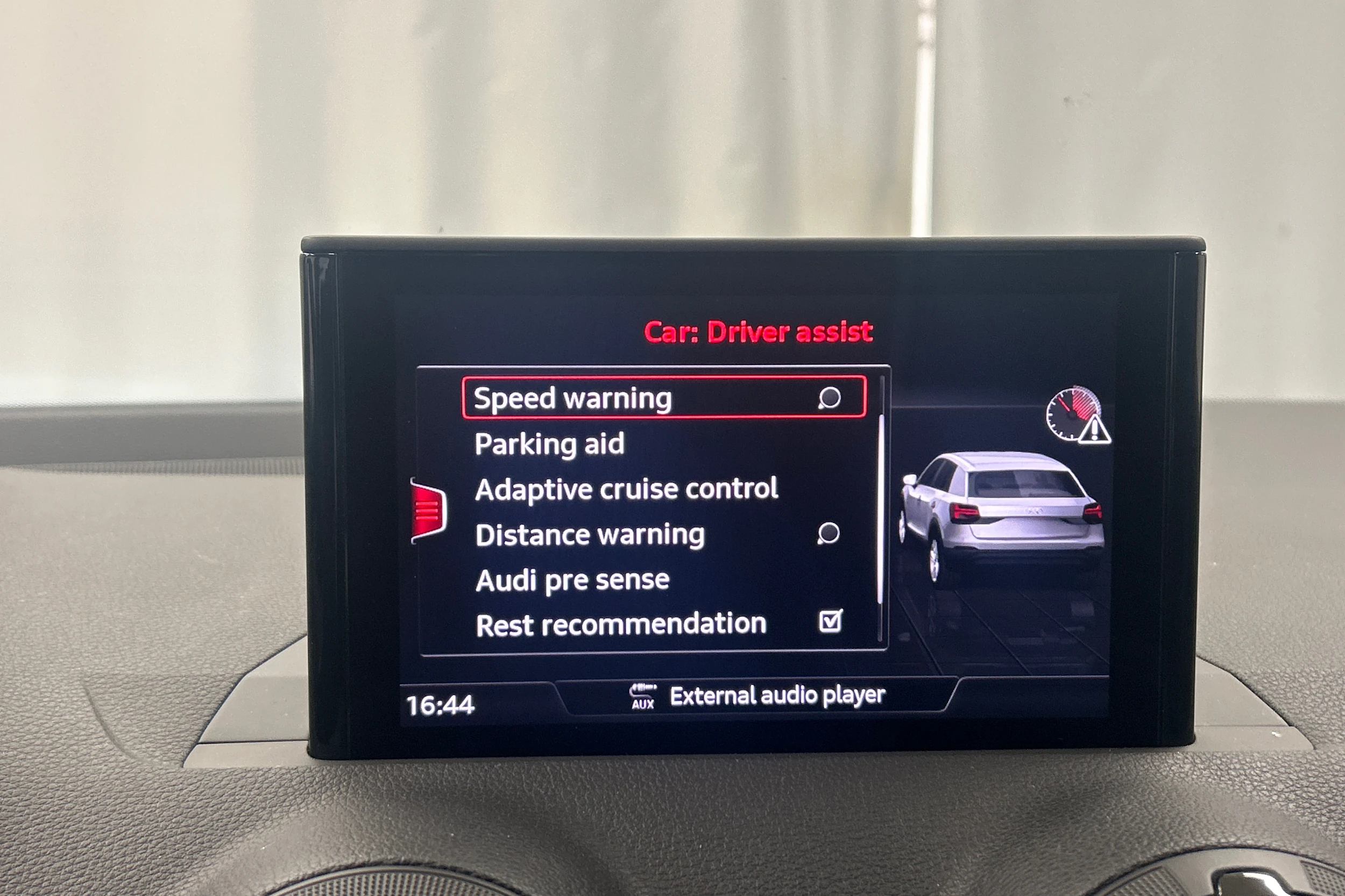 Keltainen Audi Q2 2017 kuva 22.