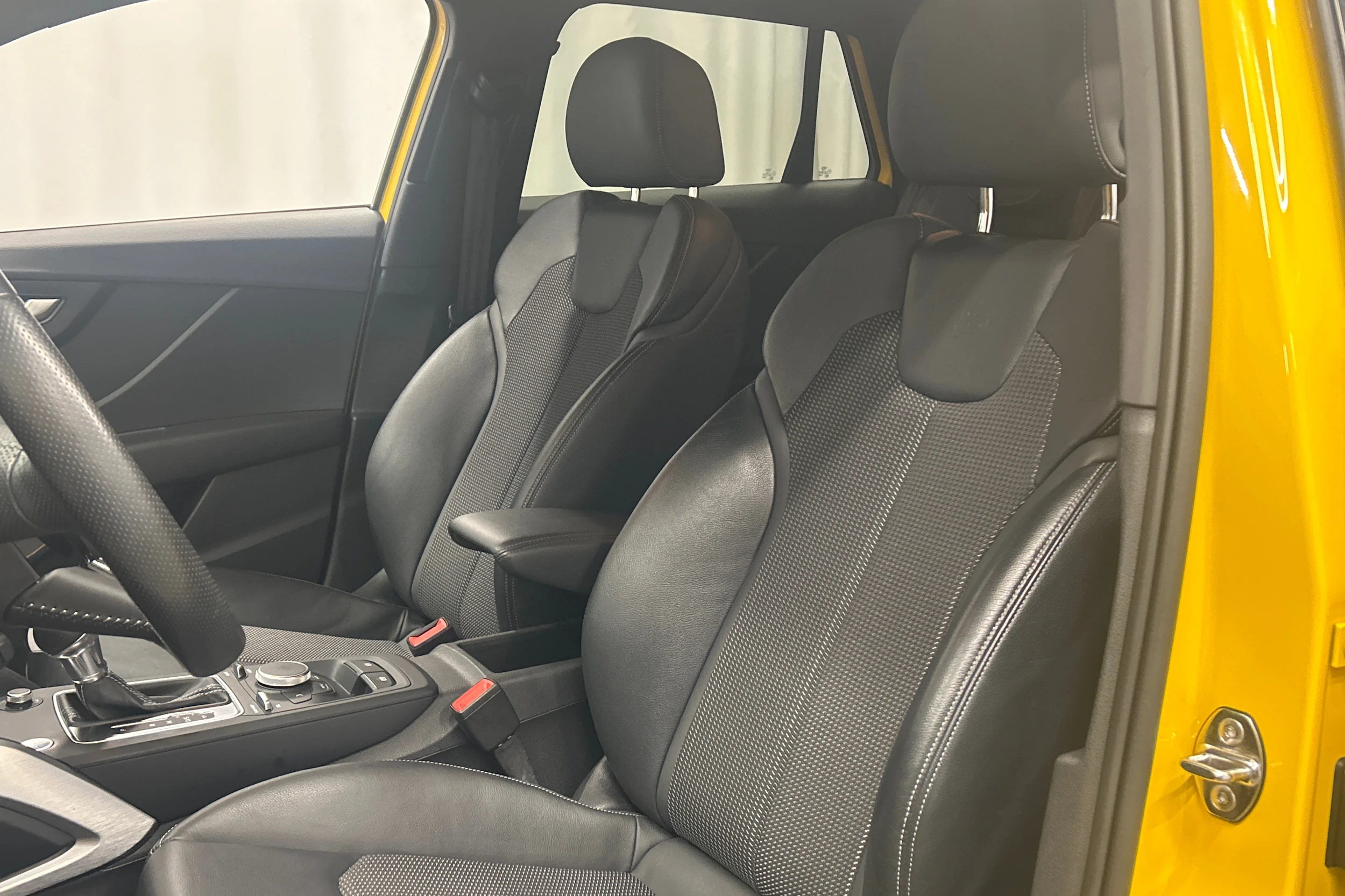 Keltainen Audi Q2 2017 kuva 26.