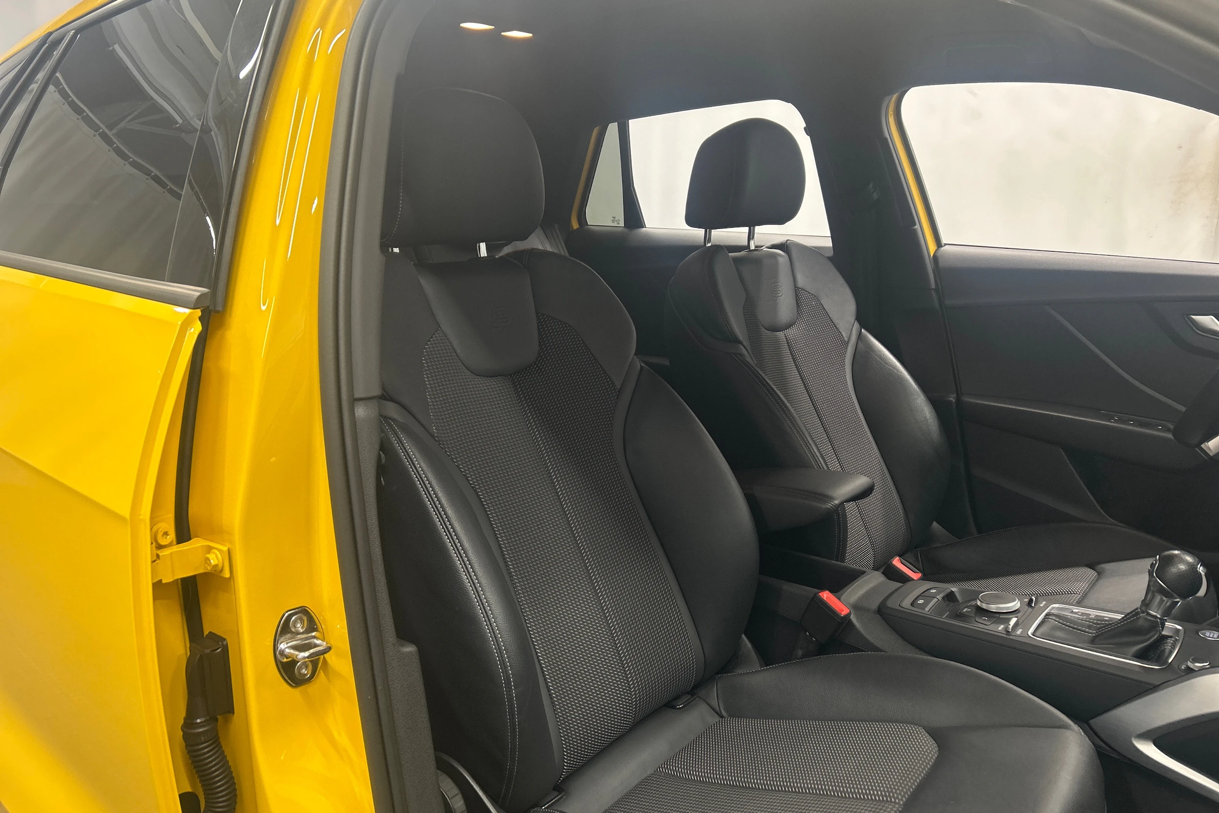 Keltainen Audi Q2 2017 kuva 27.