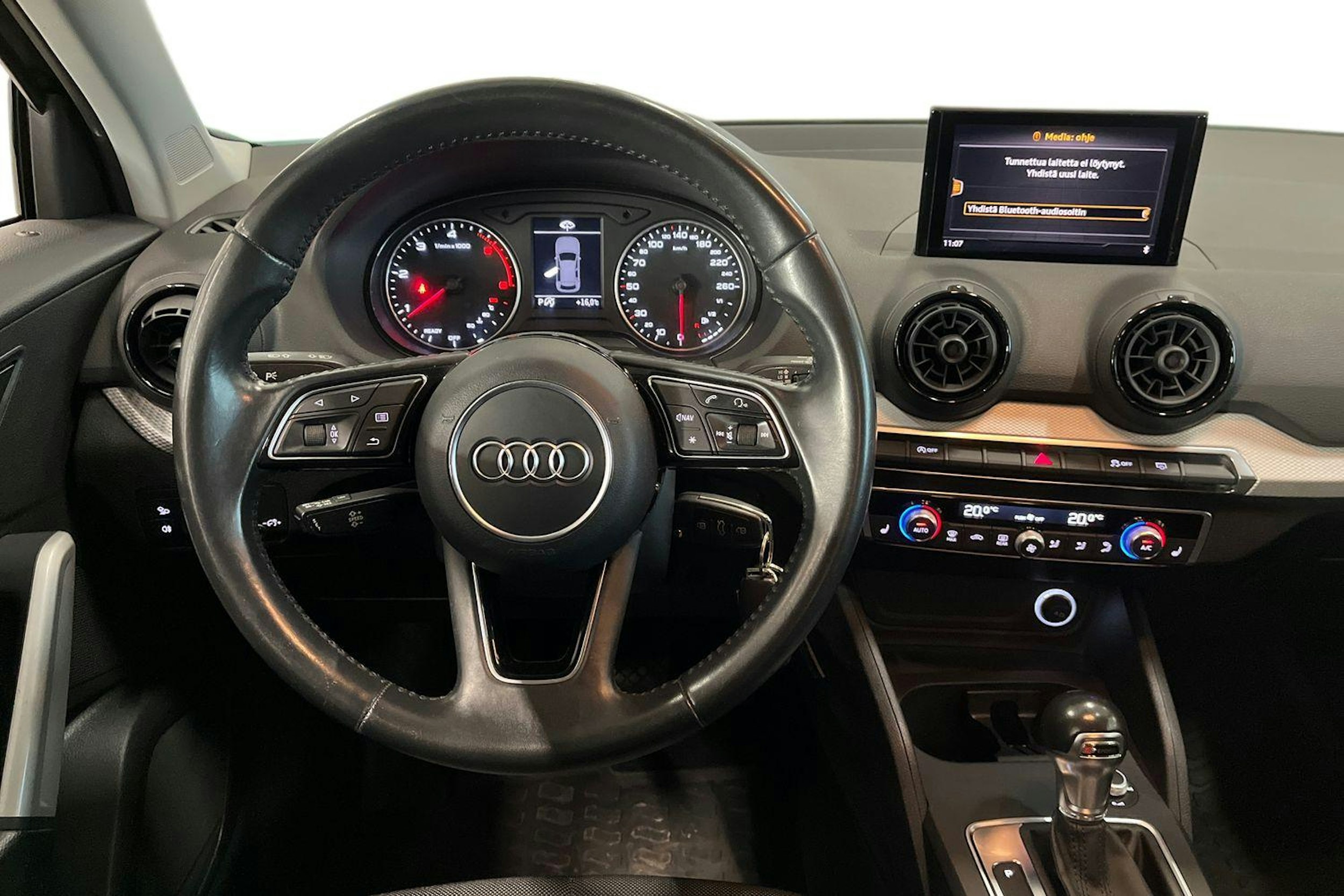 musta Audi Q2 2017 kuva 9.