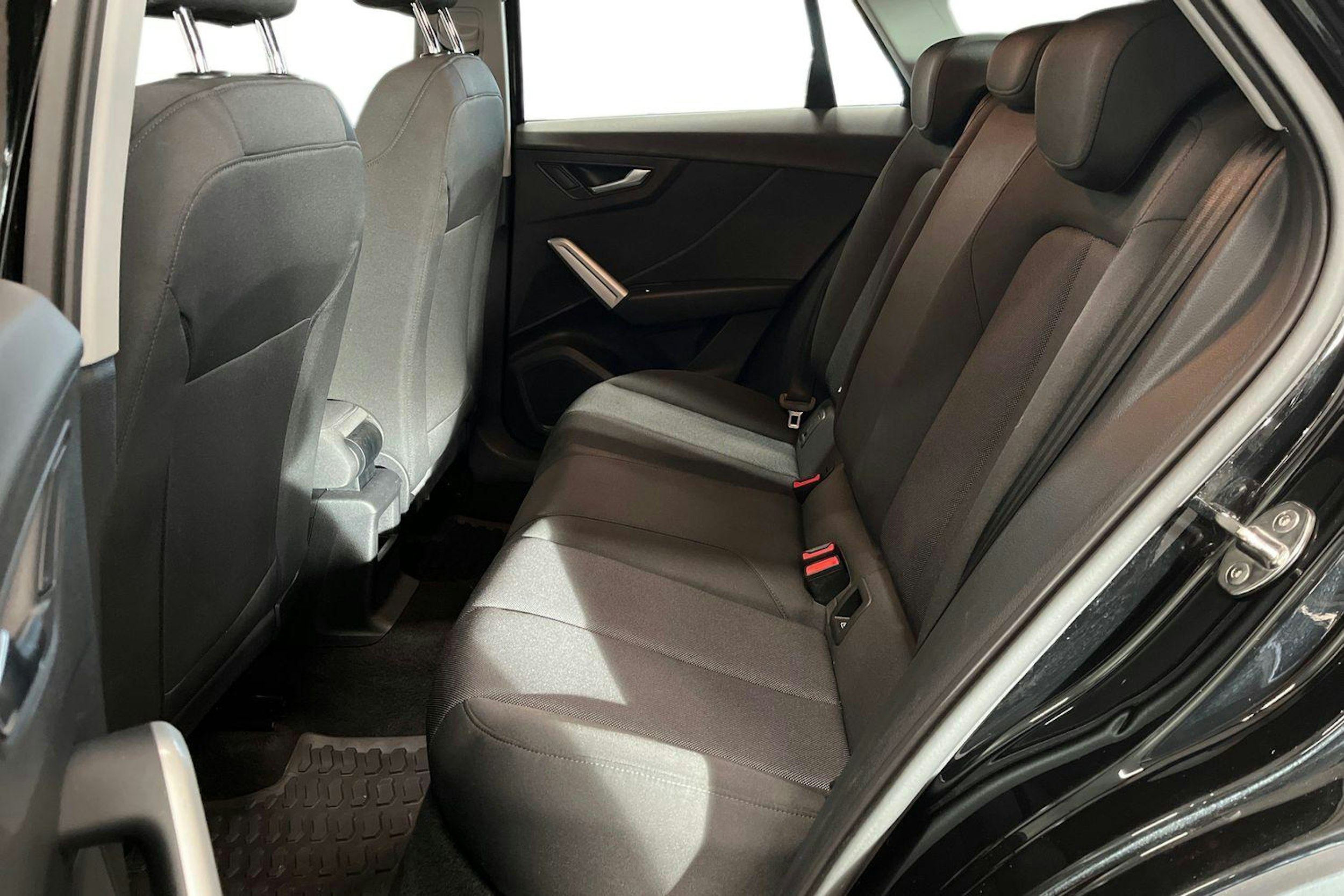 musta Audi Q2 2017 kuva 10.