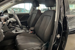 musta Audi Q2 2017 kuva 14.