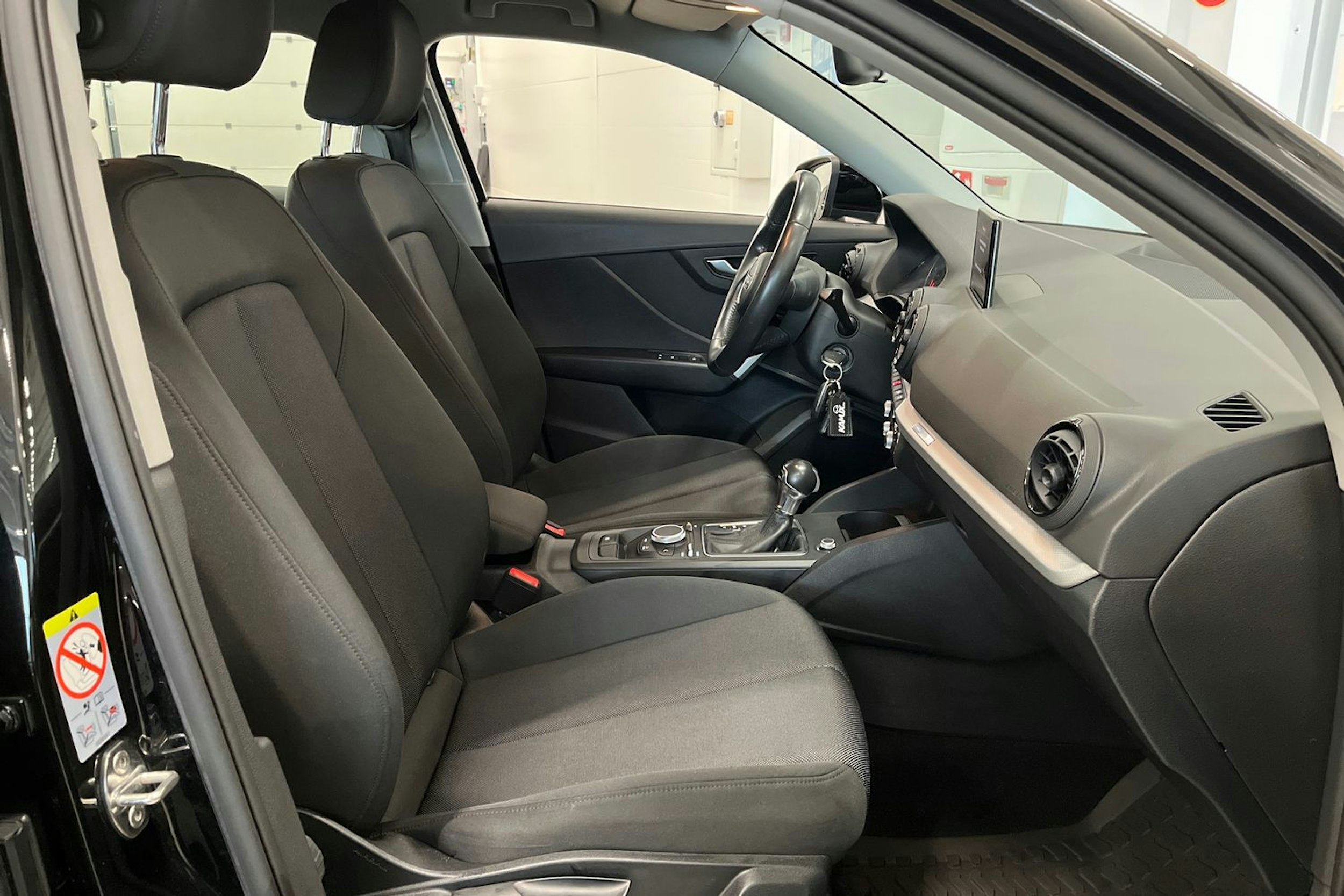 musta Audi Q2 2017 kuva 15.
