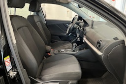 musta Audi Q2 2017 kuva 15.