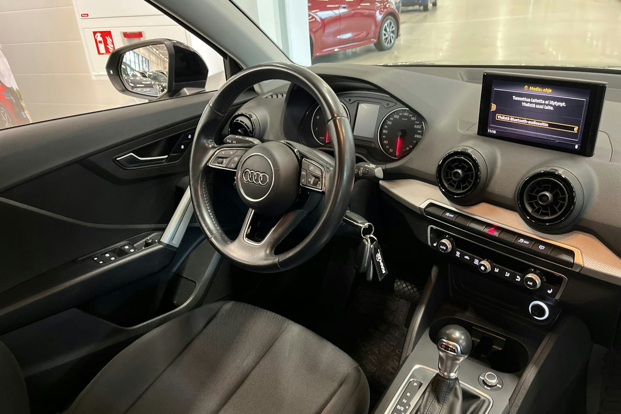 musta Audi Q2 2017 kuva 16.