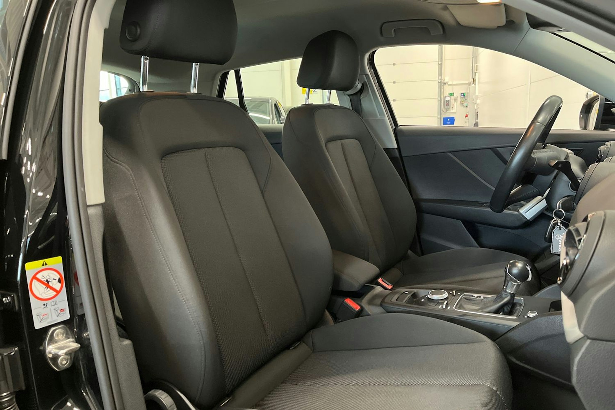 musta Audi Q2 2017 kuva 17.