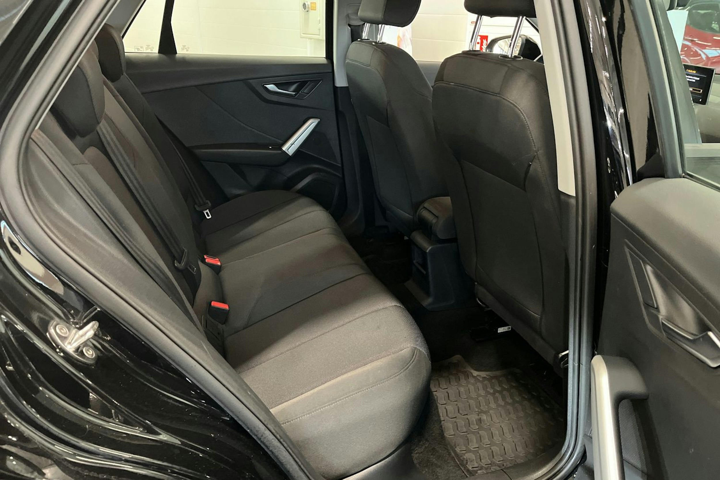 musta Audi Q2 2017 kuva 18.