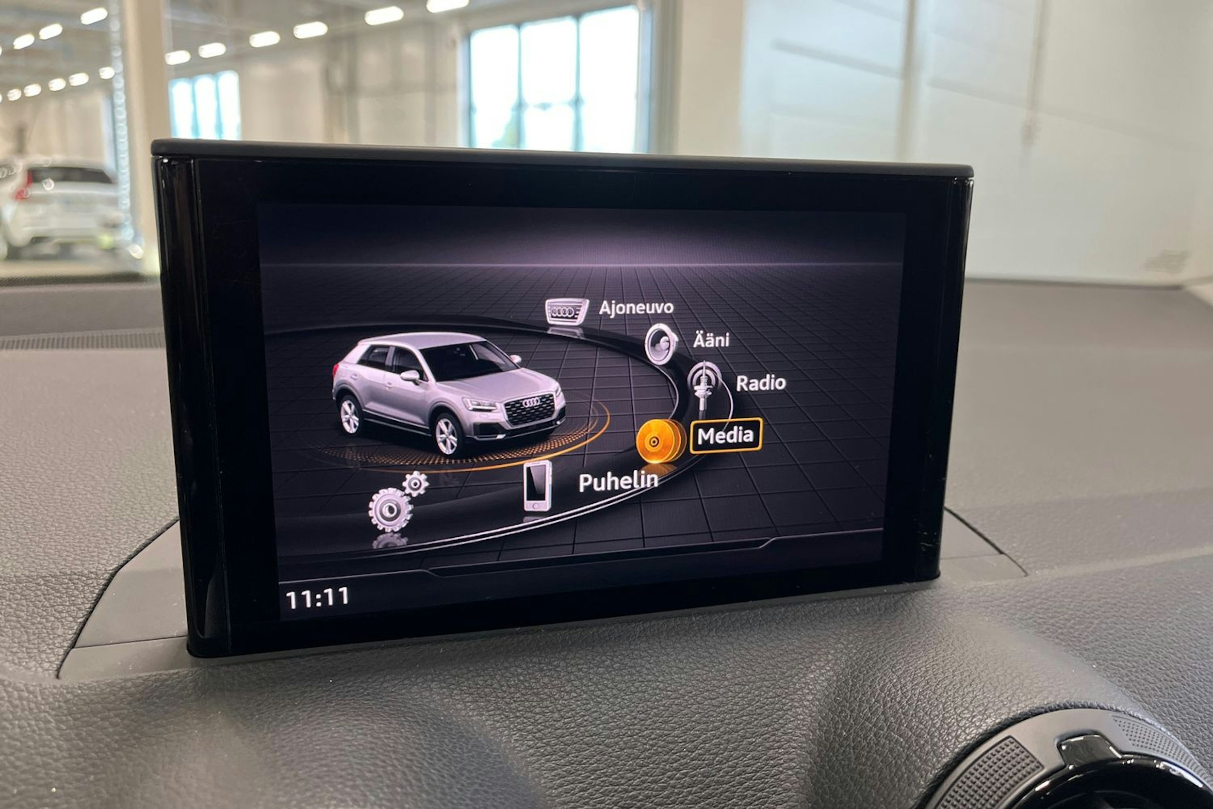 musta Audi Q2 2017 kuva 20.