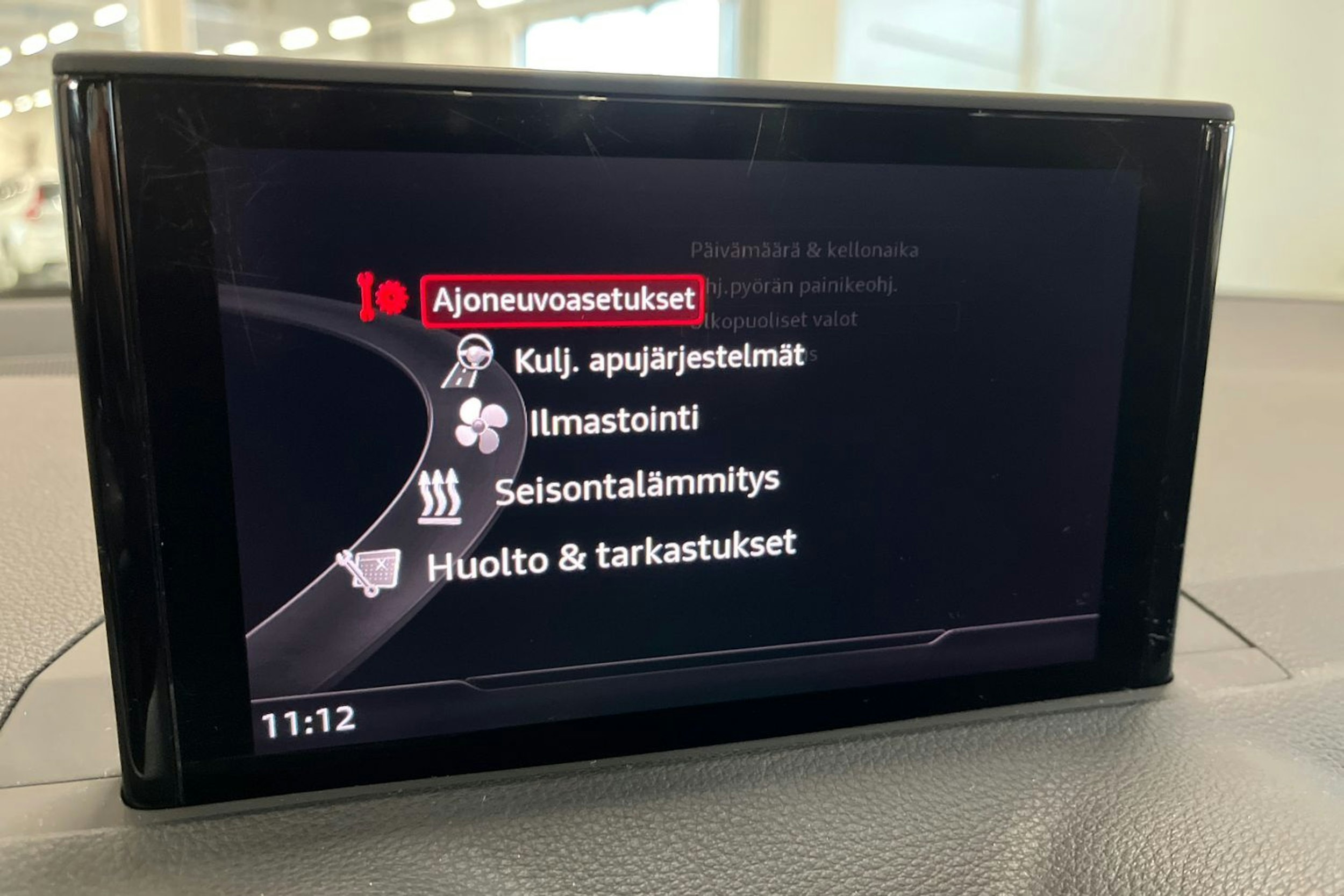 musta Audi Q2 2017 kuva 23.