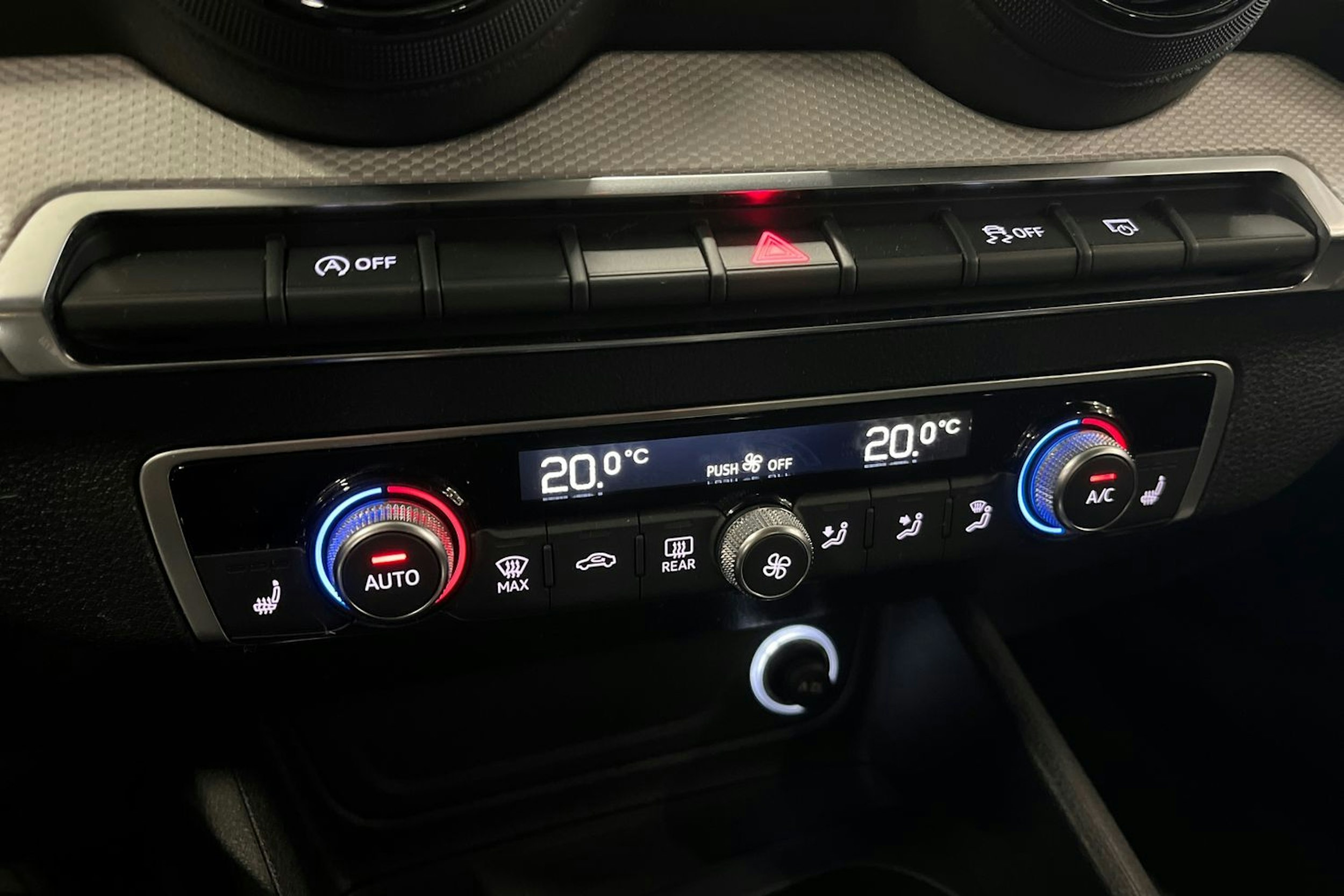 musta Audi Q2 2017 kuva 28.