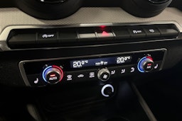 musta Audi Q2 2017 kuva 28.