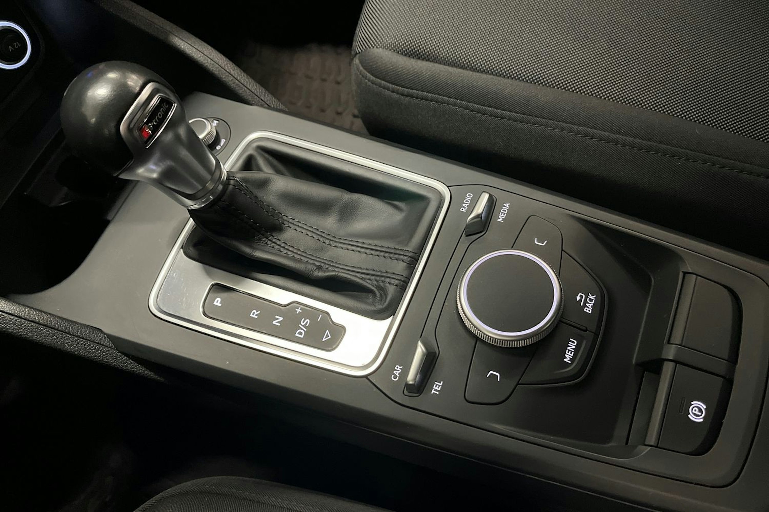 musta Audi Q2 2017 kuva 29.