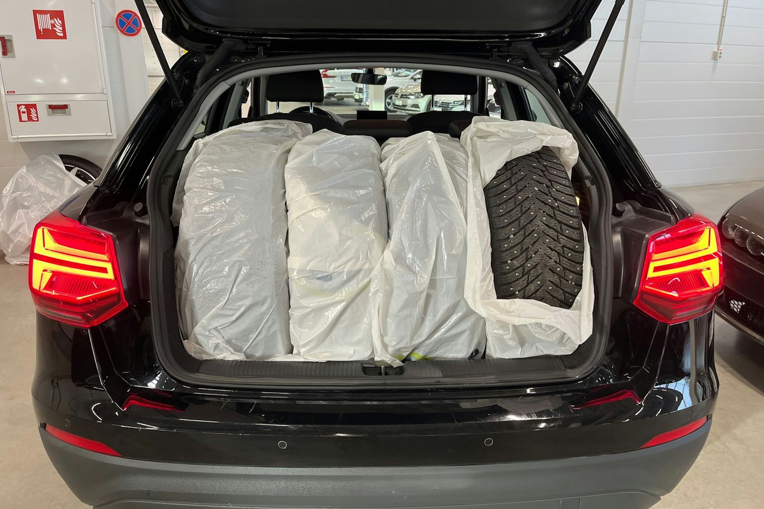 musta Audi Q2 2017 kuva 32.