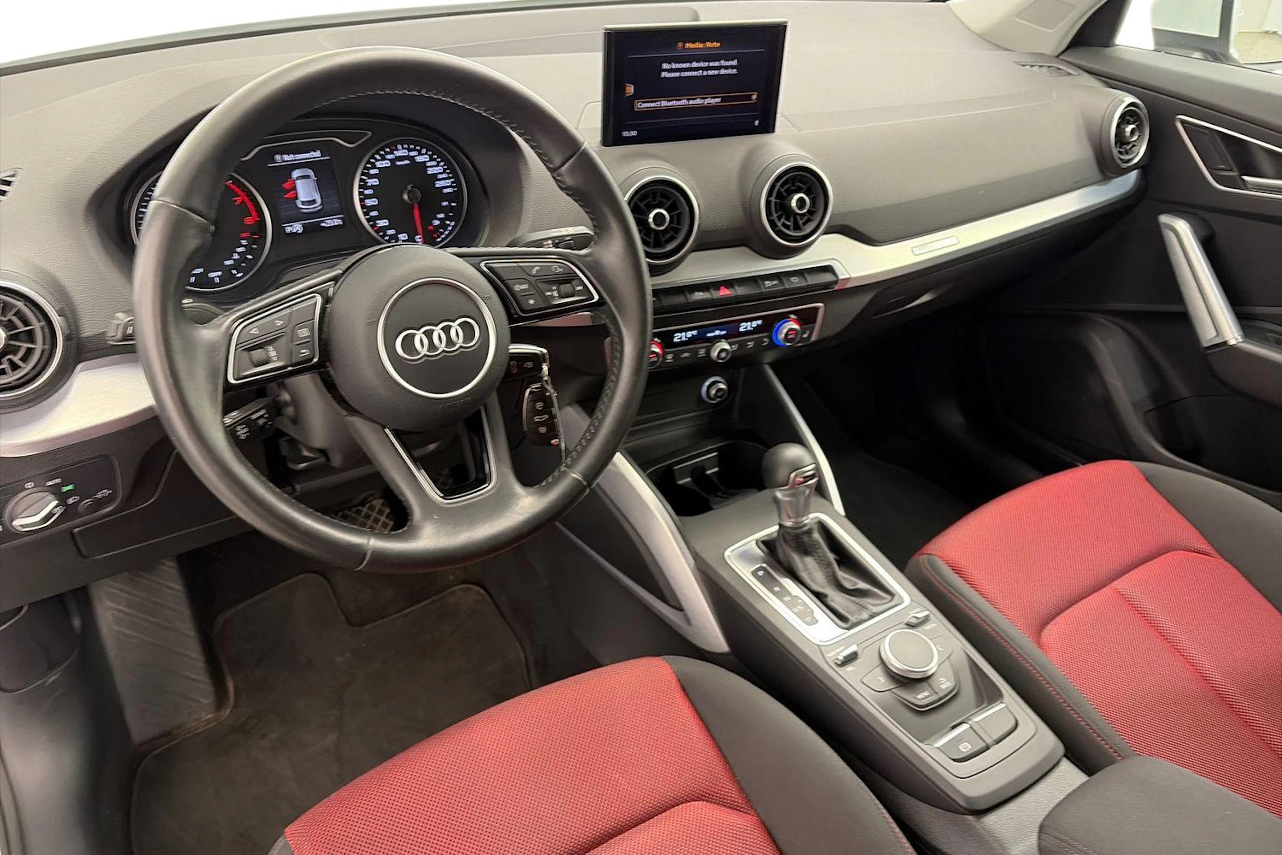 met. valkoinen Audi Q2 2017 kuva 6.