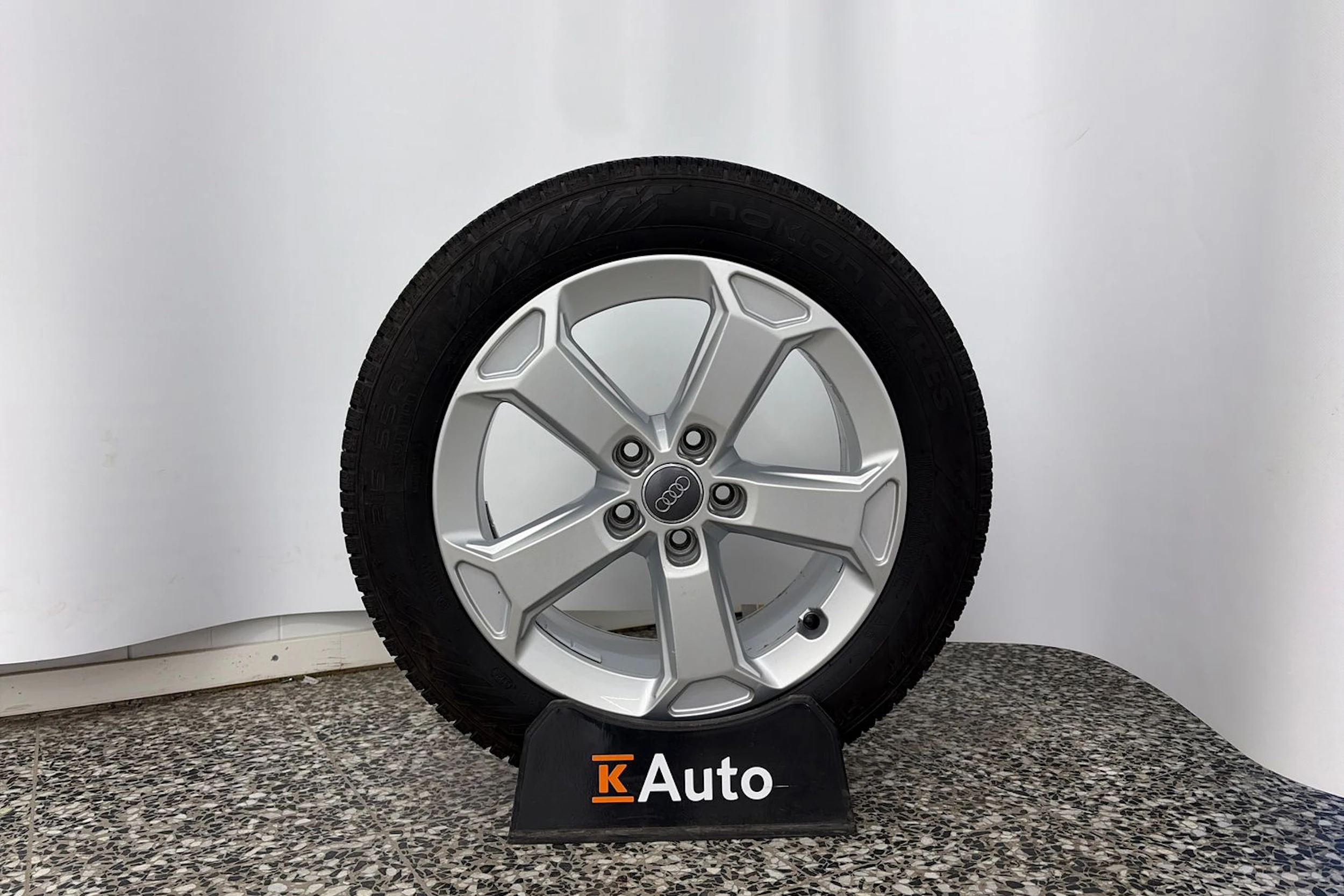 met. valkoinen Audi Q2 2017 kuva 10.