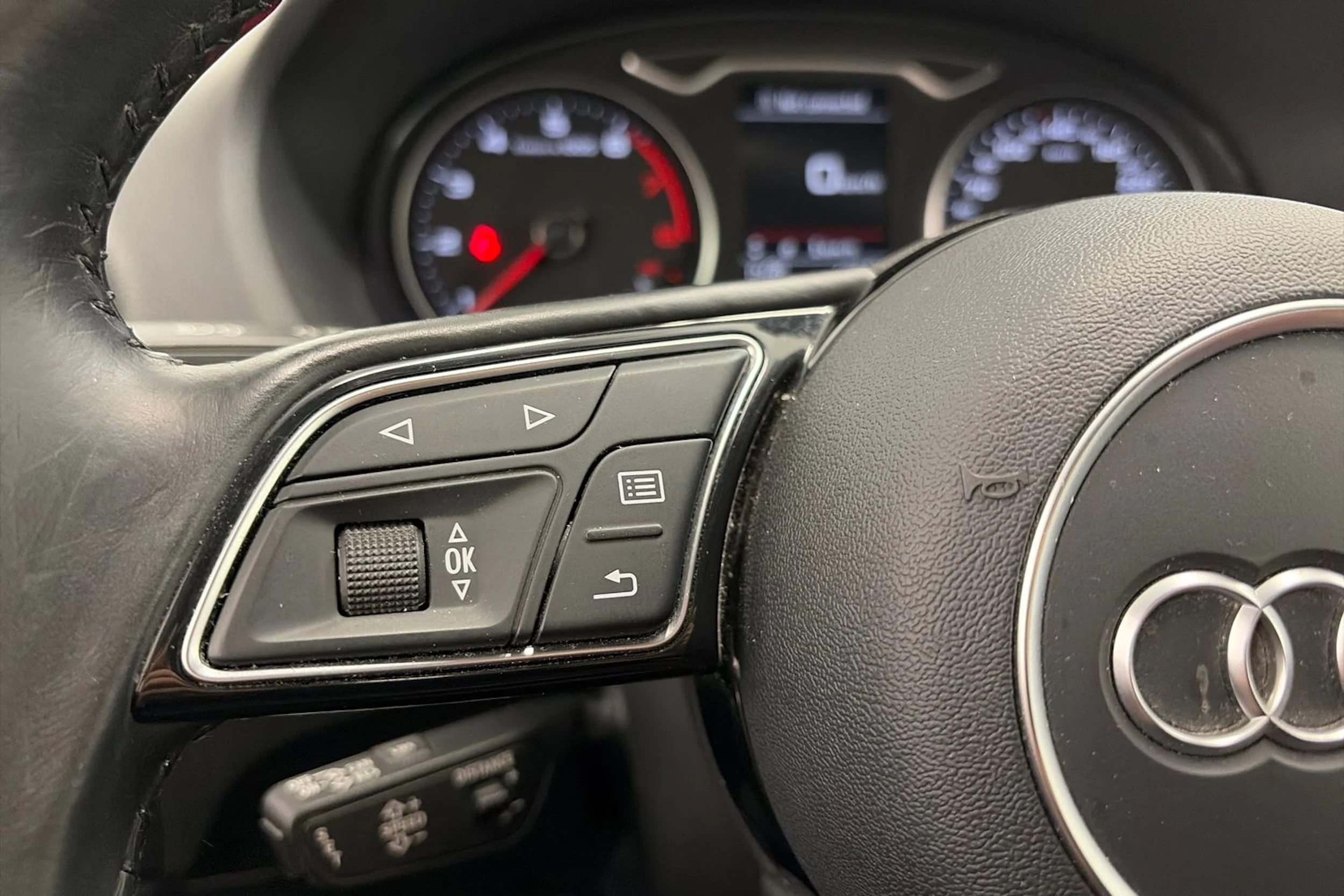 met. valkoinen Audi Q2 2017 kuva 14.