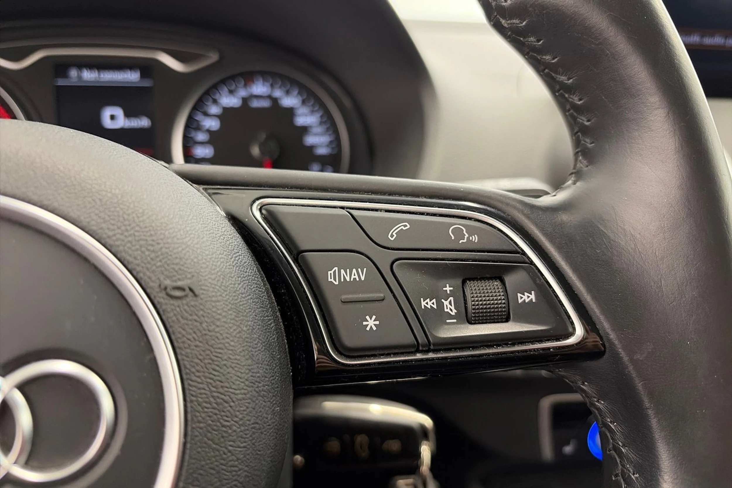 met. valkoinen Audi Q2 2017 kuva 15.