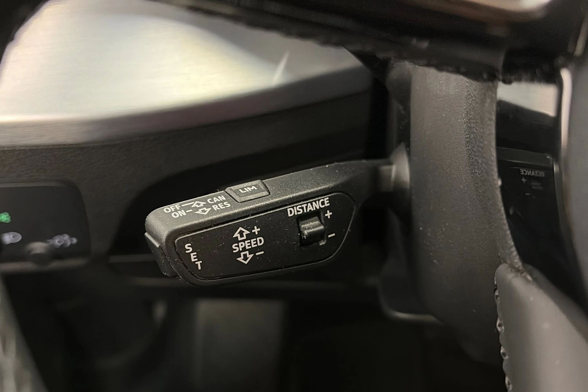 met. valkoinen Audi Q2 2017 kuva 16.