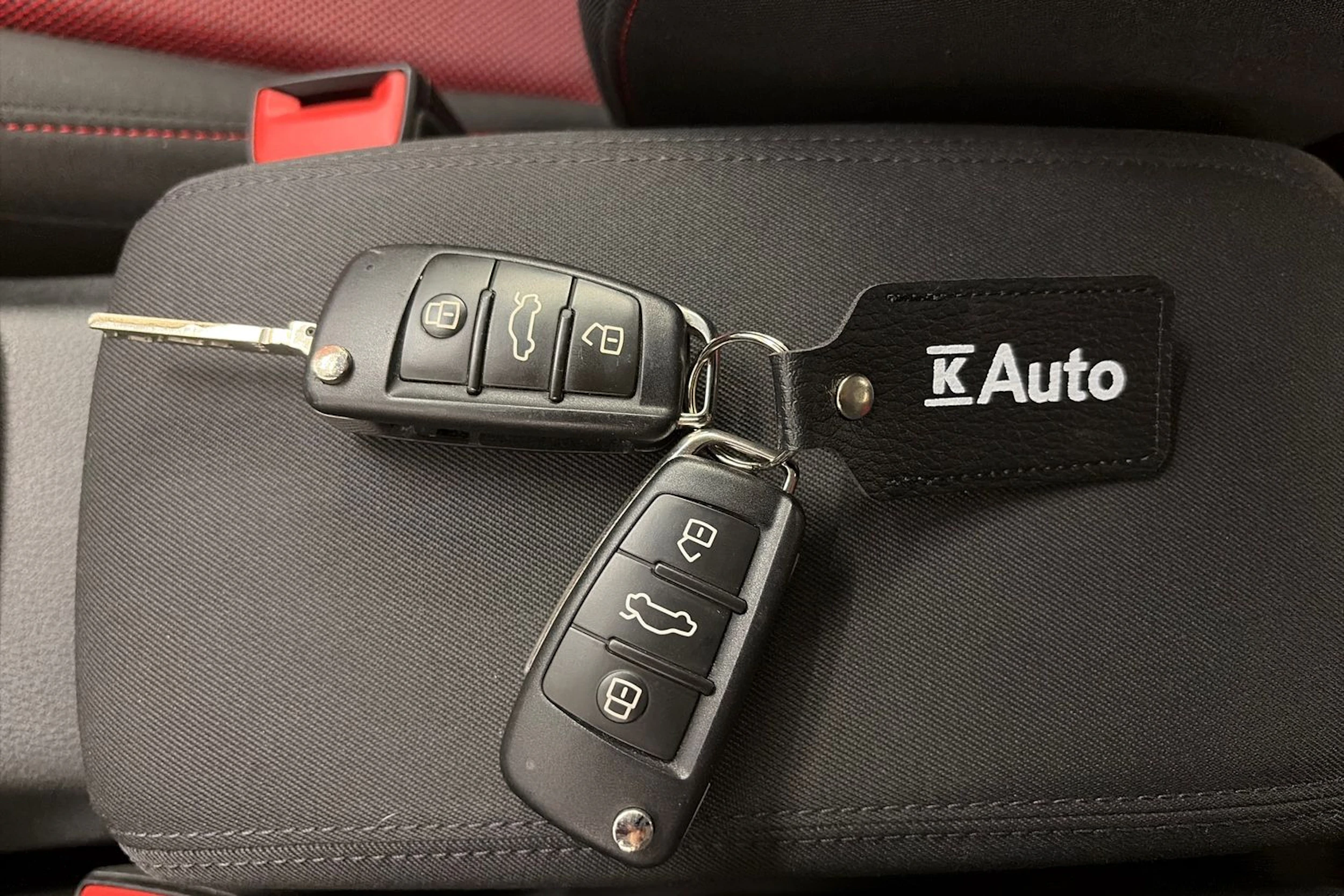 met. valkoinen Audi Q2 2017 kuva 23.