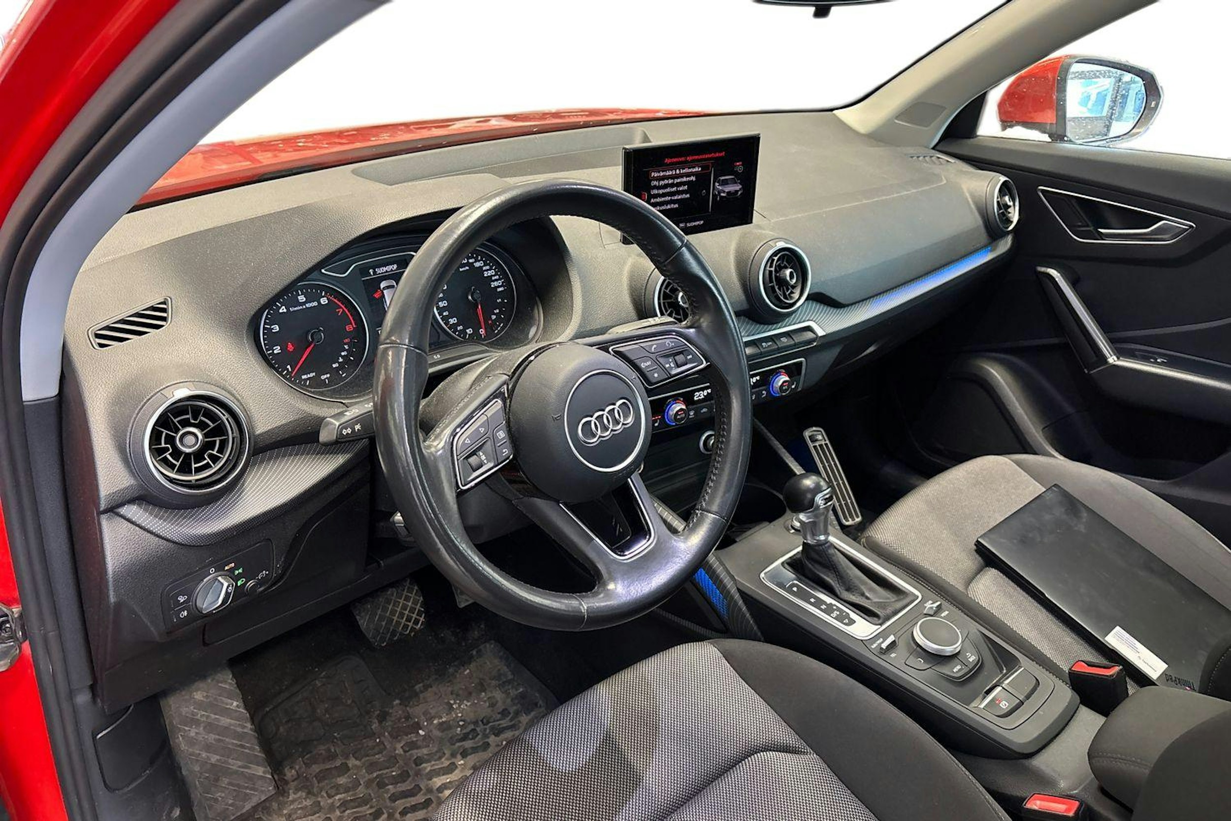 met. oranssi Audi Q2 2017 kuva 3.