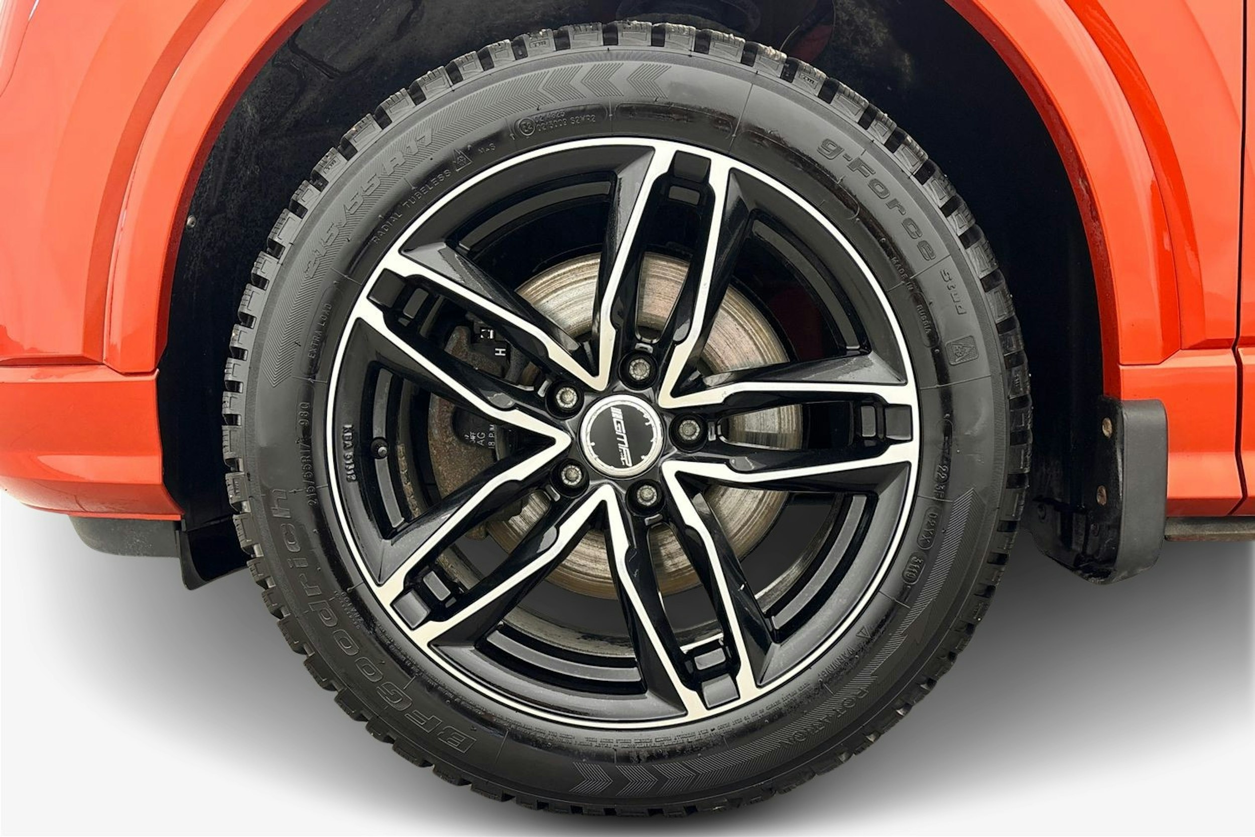 met. oranssi Audi Q2 2017 kuva 11.