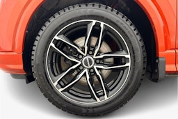 met. oranssi Audi Q2 2017 kuva 11.