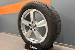 met. oranssi Audi Q2 2017 kuva 13.