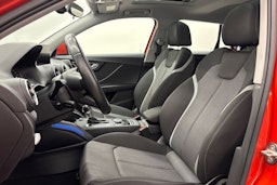 met. oranssi Audi Q2 2017 kuva 14.