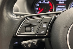 met. oranssi Audi Q2 2017 kuva 16.