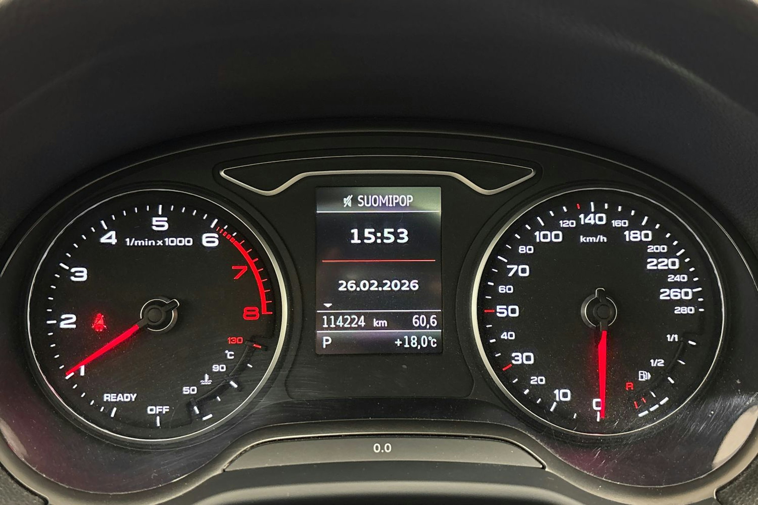 met. oranssi Audi Q2 2017 kuva 18.