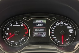 met. oranssi Audi Q2 2017 kuva 18.