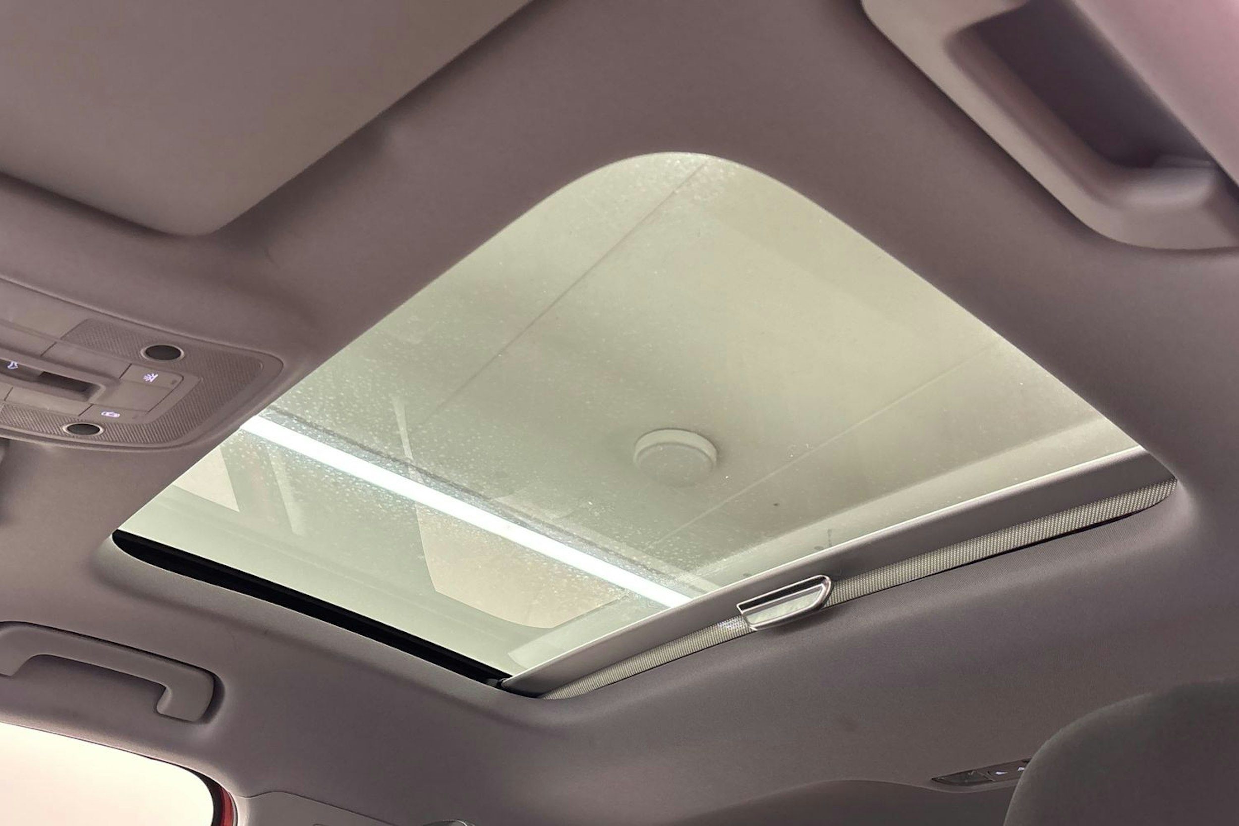 met. oranssi Audi Q2 2017 kuva 19.