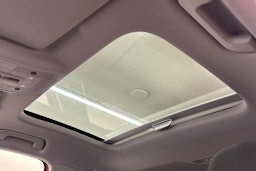 met. oranssi Audi Q2 2017 kuva 19.