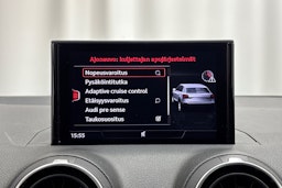 met. oranssi Audi Q2 2017 kuva 21.