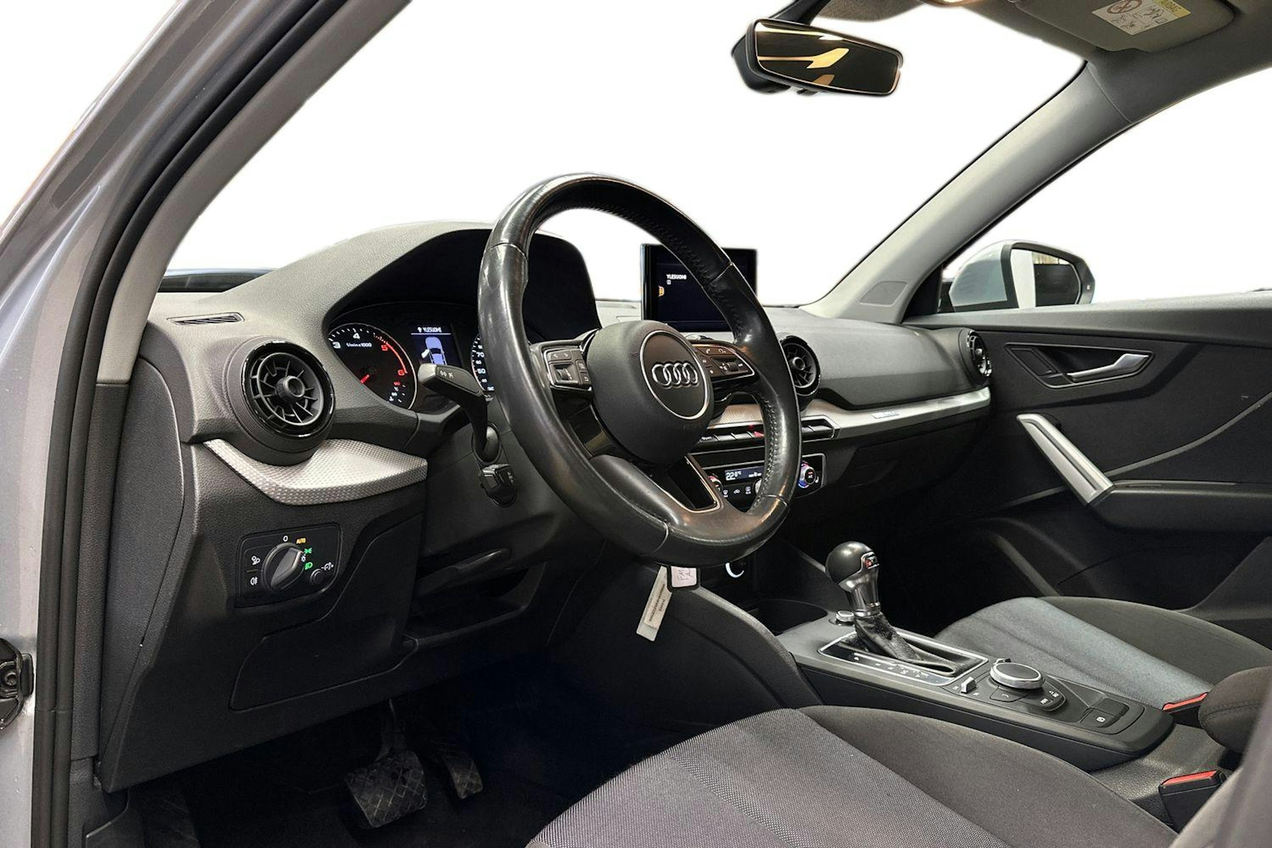 hopea Audi Q2 2017 kuva 7.