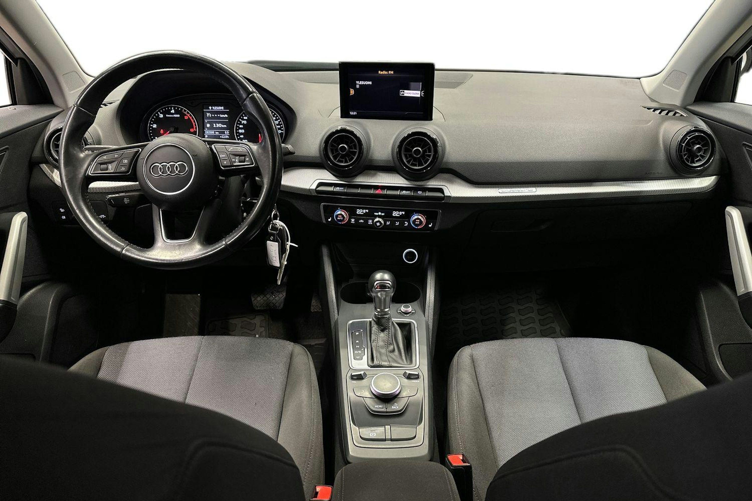 hopea Audi Q2 2017 kuva 9.