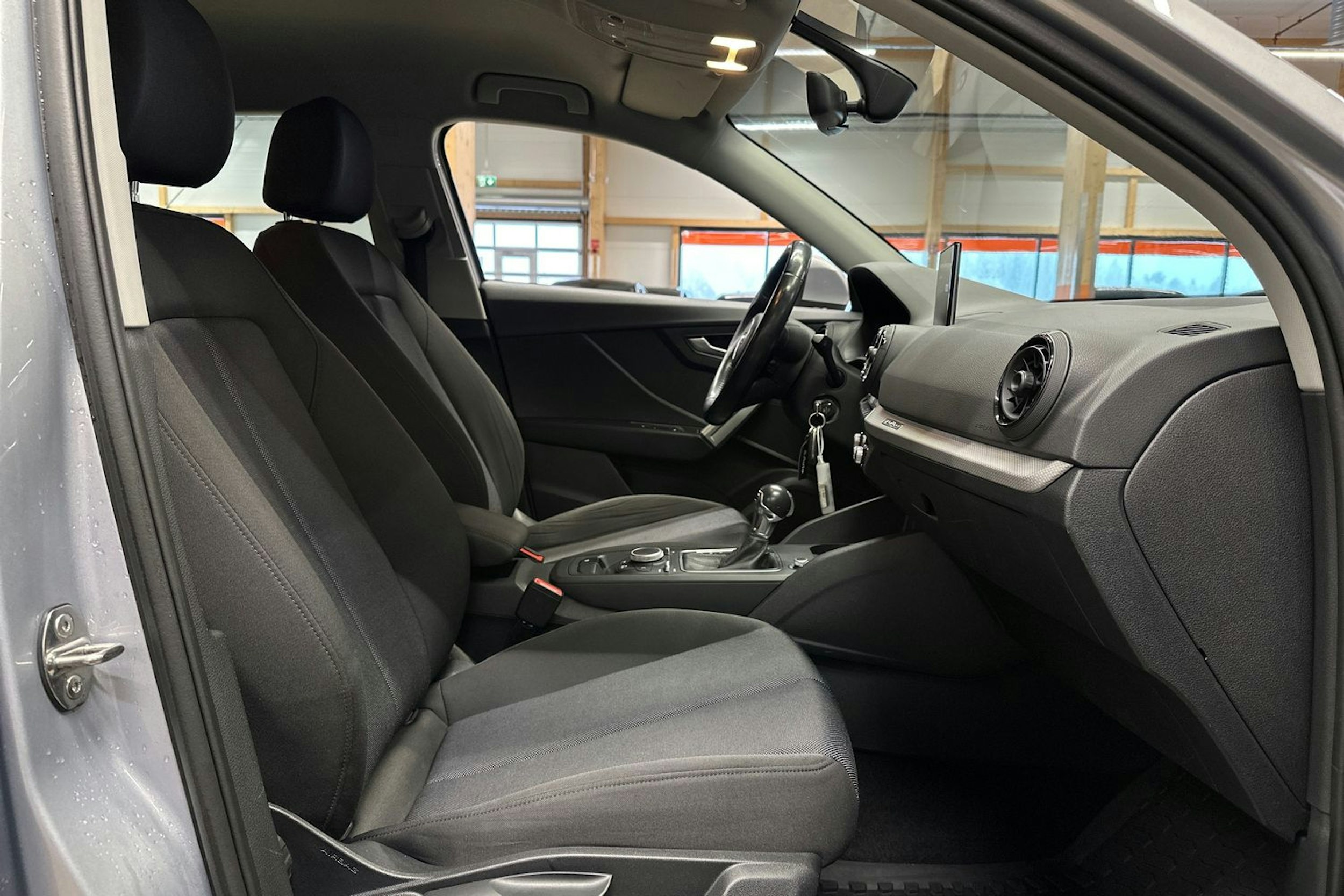 hopea Audi Q2 2017 kuva 14.