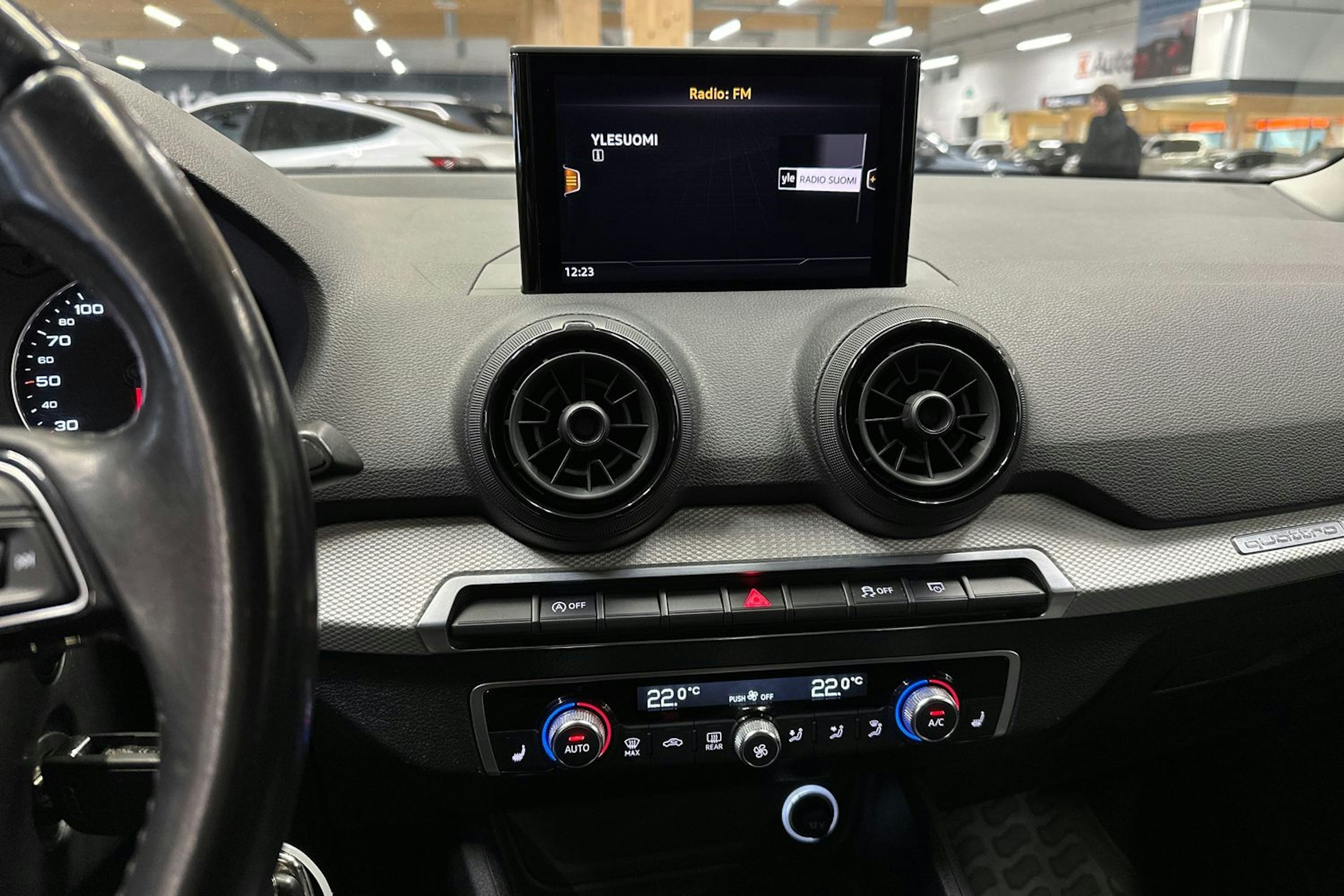 hopea Audi Q2 2017 kuva 17.