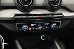 hopea Audi Q2 2017 kuva 18.