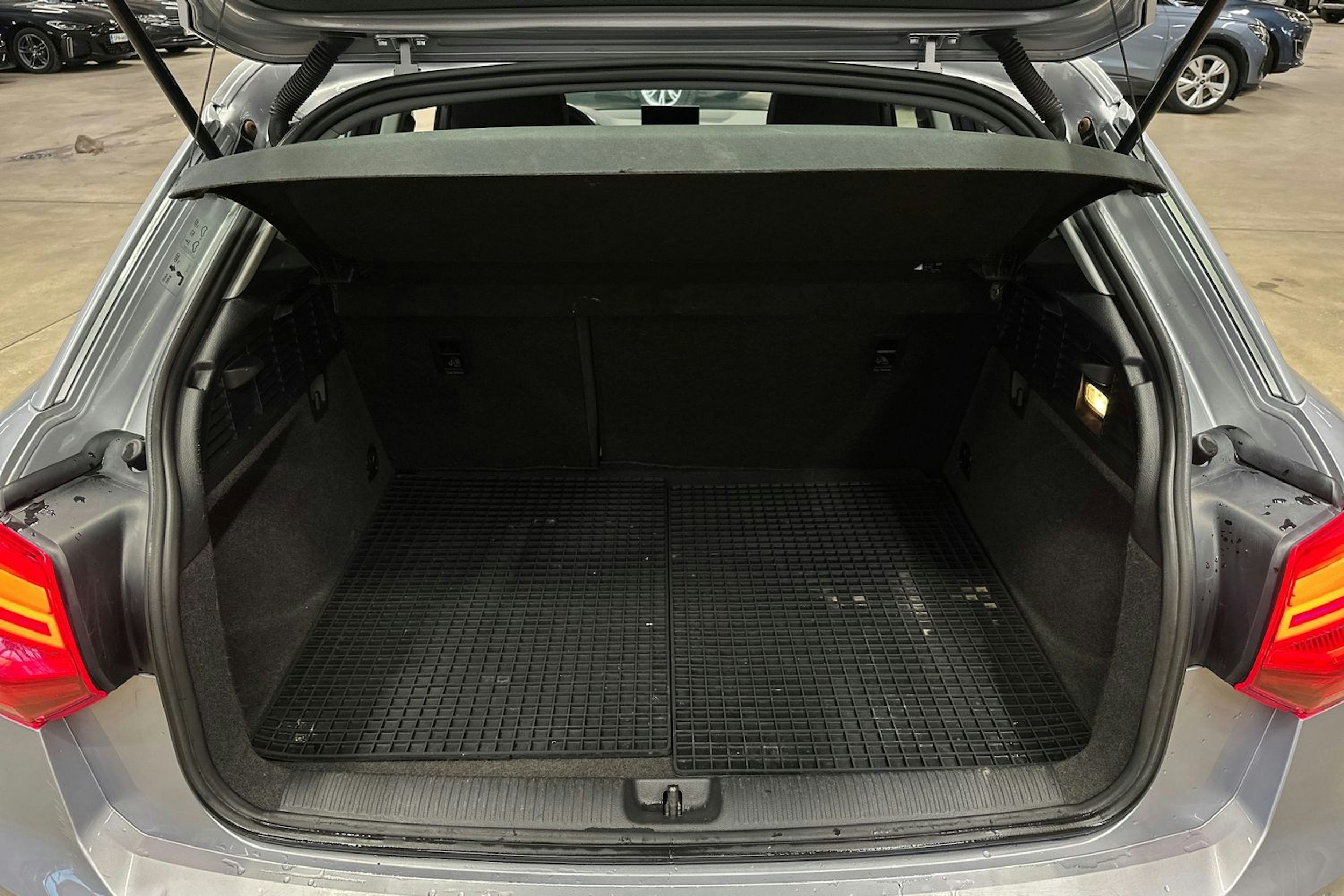 hopea Audi Q2 2017 kuva 26.