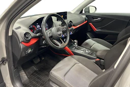 harmaa Audi Q2 2017 kuva 6.